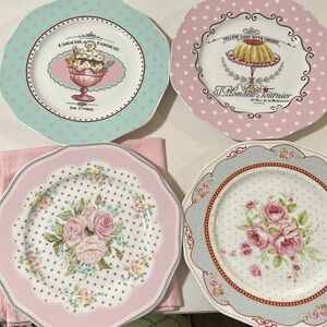 4 vintage dessert, plates, and 4 pink cloth napkins, 4 decoupage napkin rings
